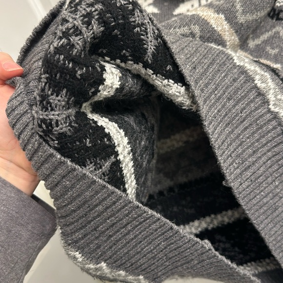 Sweater - Picture 4 of 4